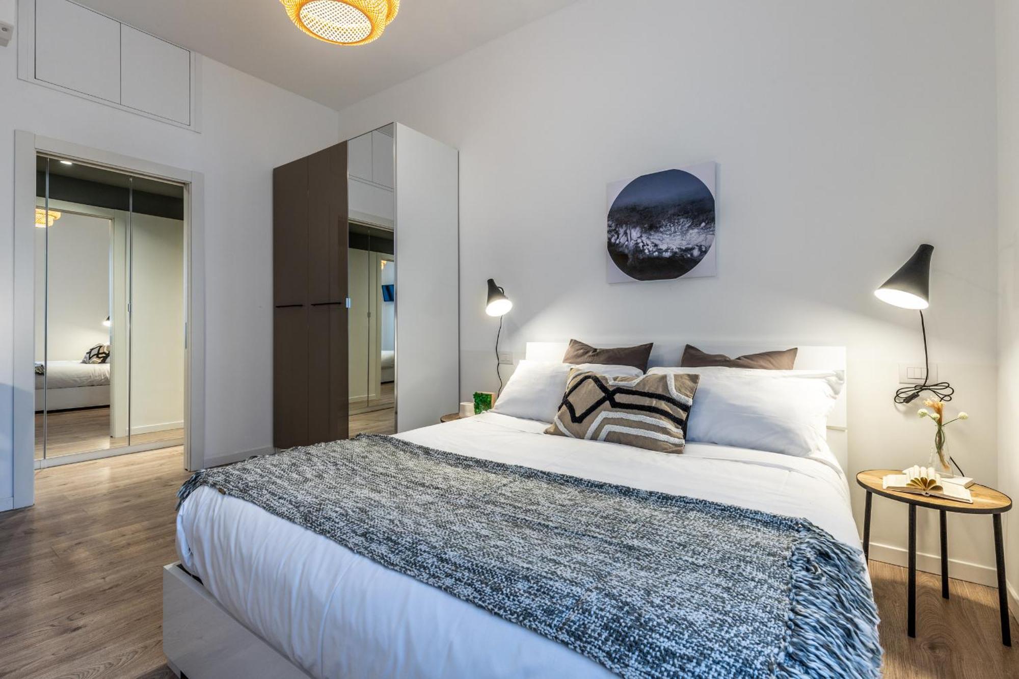 Stayeasy Quadronno33 - 3 Bedrooms, 2 Baths - Duomo Walking Distance Милано Екстериор снимка