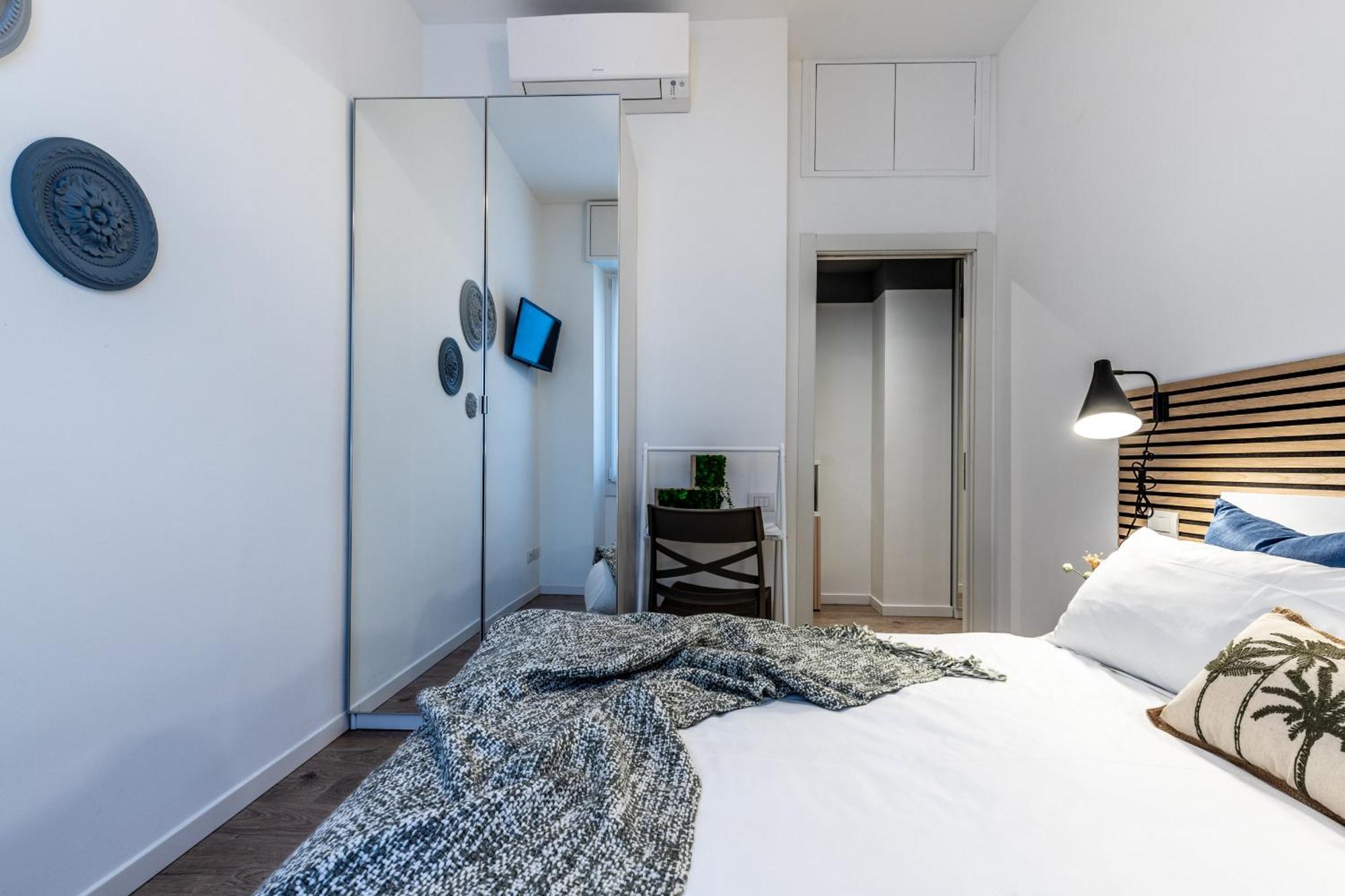 Stayeasy Quadronno33 - 3 Bedrooms, 2 Baths - Duomo Walking Distance Милано Екстериор снимка