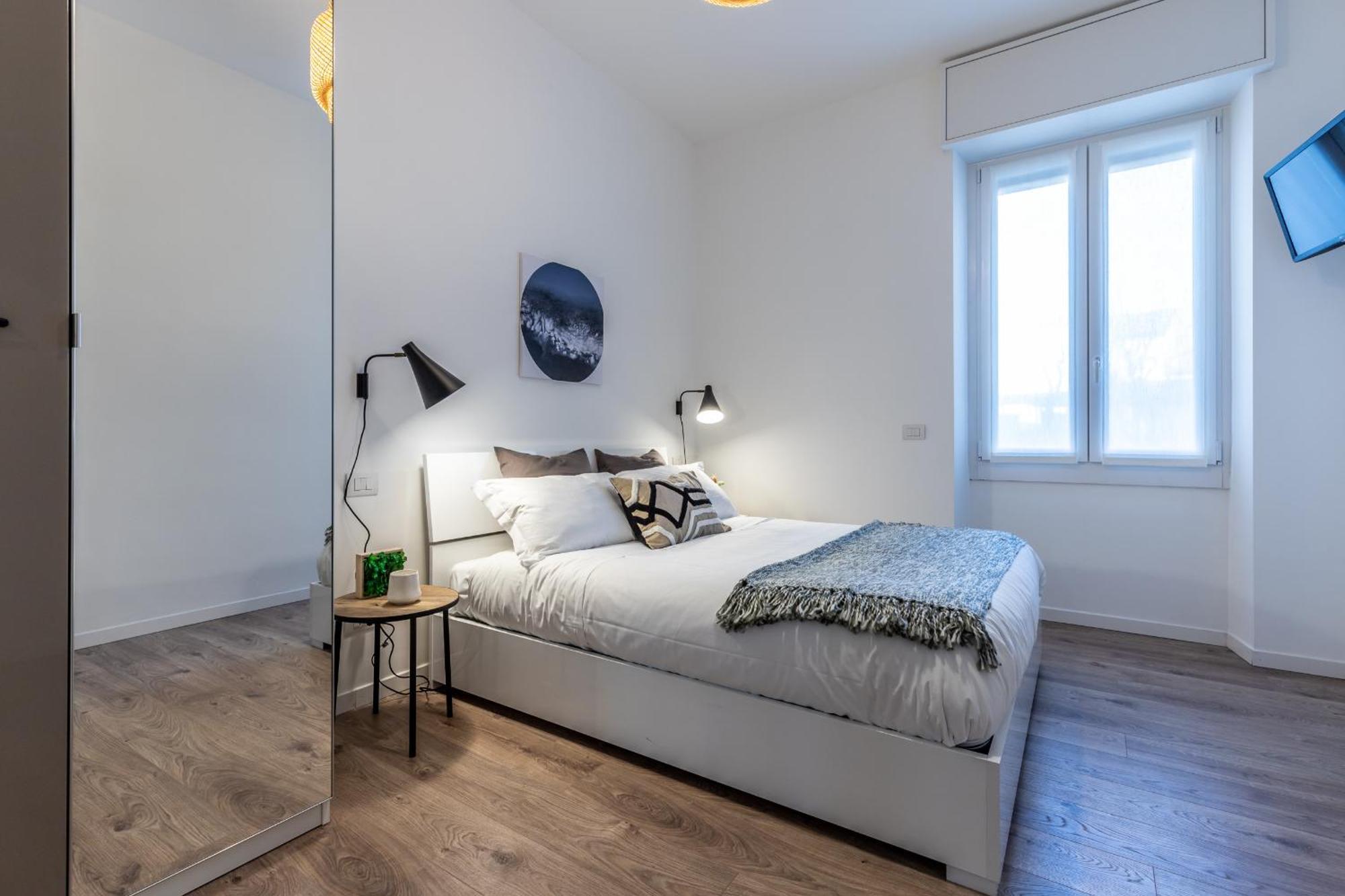 Stayeasy Quadronno33 - 3 Bedrooms, 2 Baths - Duomo Walking Distance Милано Екстериор снимка