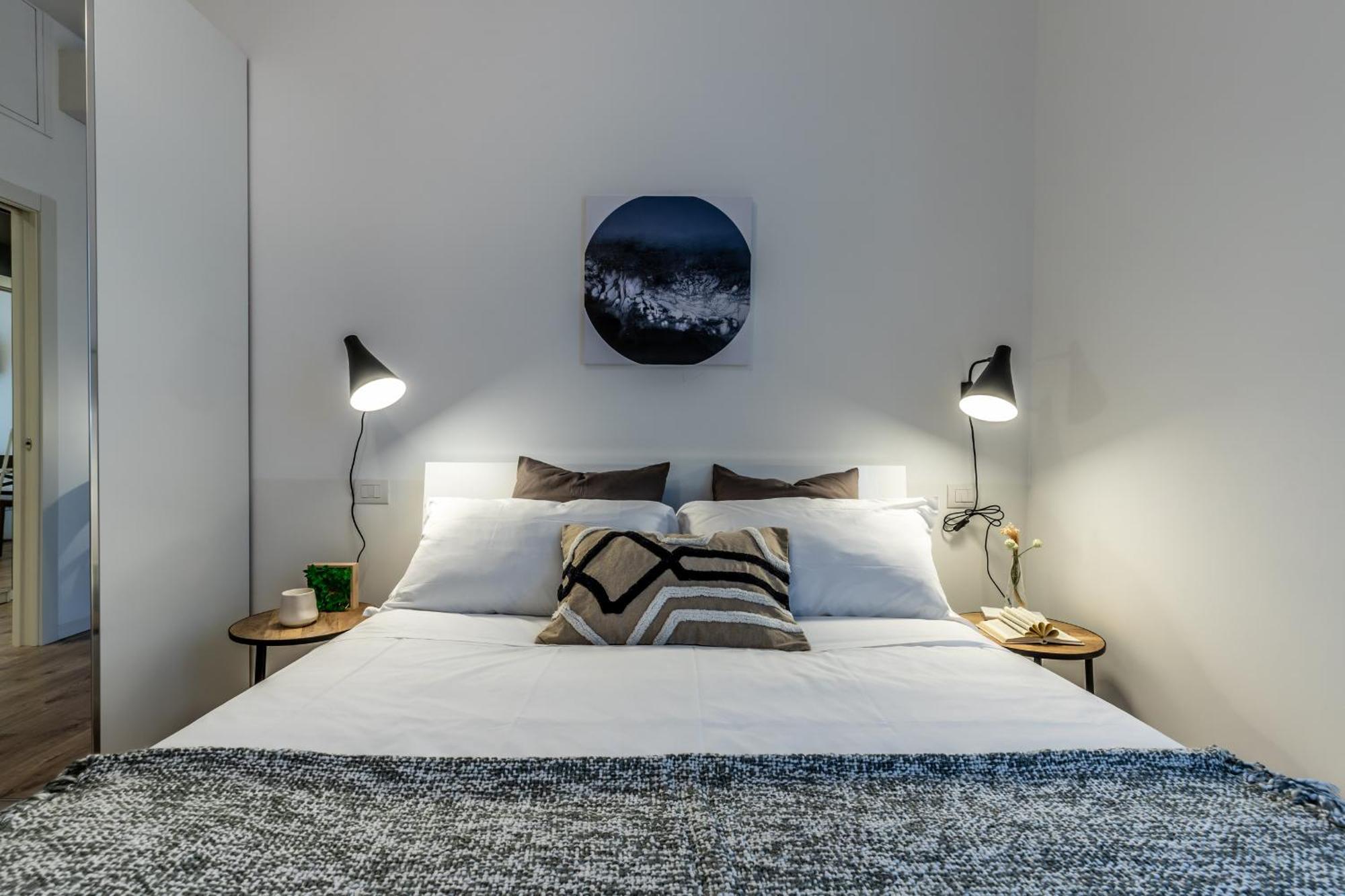Stayeasy Quadronno33 - 3 Bedrooms, 2 Baths - Duomo Walking Distance Милано Екстериор снимка