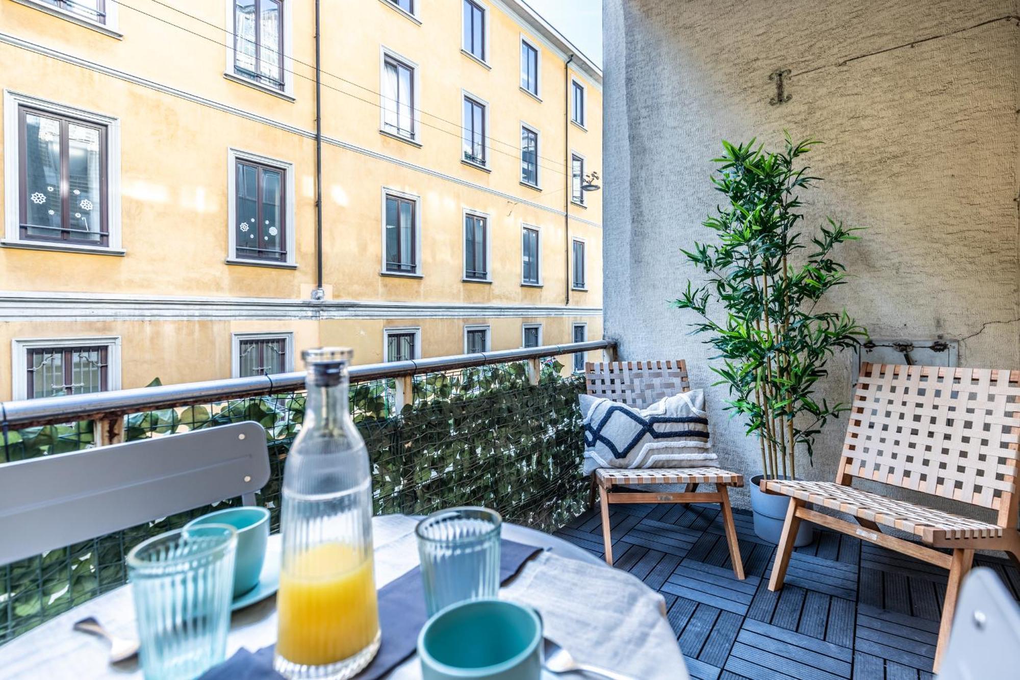Stayeasy Quadronno33 - 3 Bedrooms, 2 Baths - Duomo Walking Distance Милано Екстериор снимка
